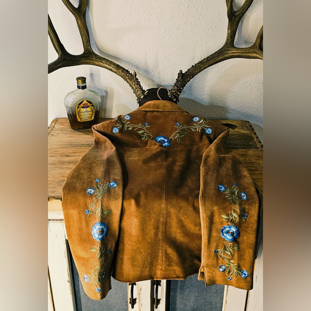 100% leather women’s Roper brand embroidered jacket